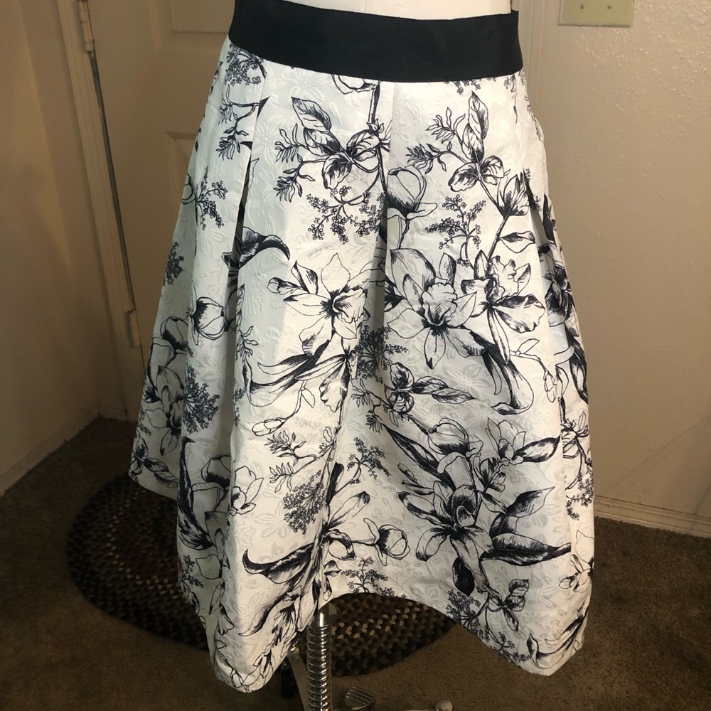 White House Black Market skirt